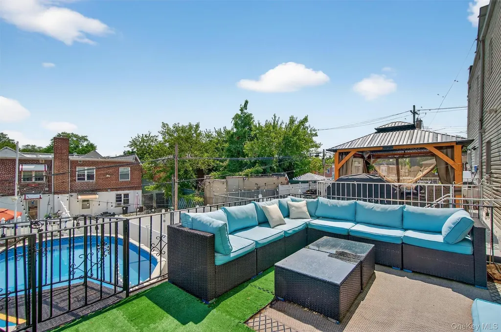 1004 Balcom Avenue Bronx NY 10465