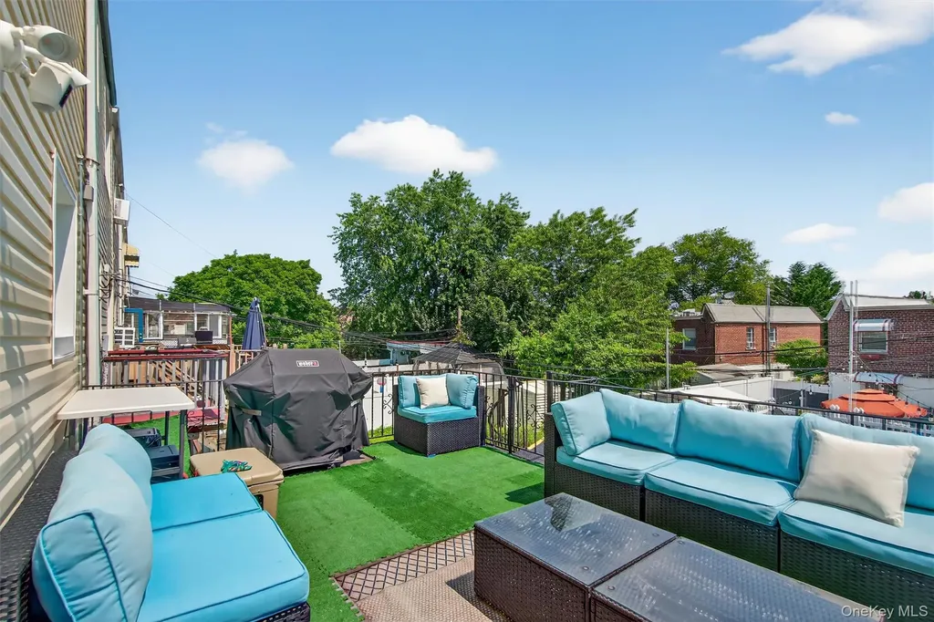 1004 Balcom Avenue Bronx NY 10465