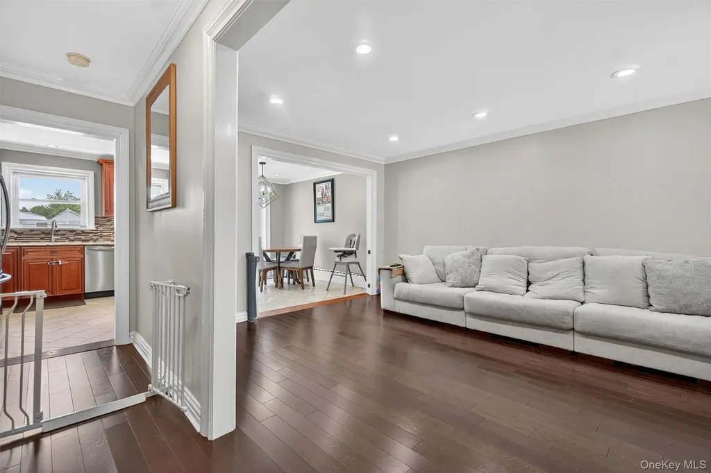 1004 Balcom Avenue Bronx NY 10465