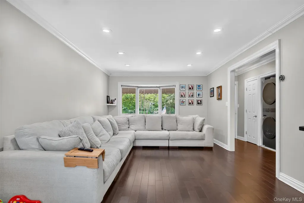 1004 Balcom Avenue Bronx NY 10465