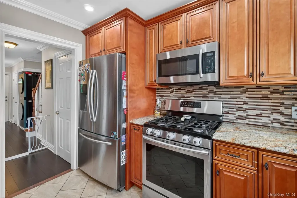 1004 Balcom Avenue Bronx NY 10465