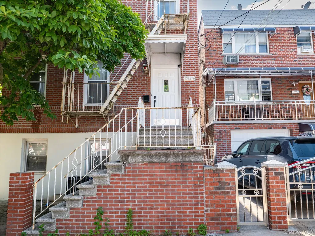 2525 Radcliff Avenue Bronx NY 10469