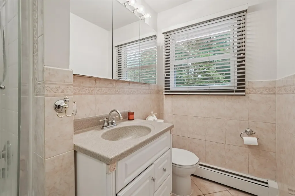11 Lancaster Lane Monsey NY 10952