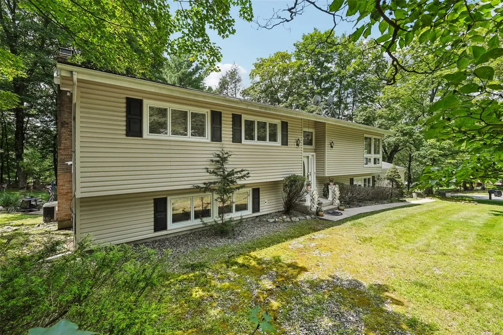 11 Lancaster Lane Monsey NY 10952