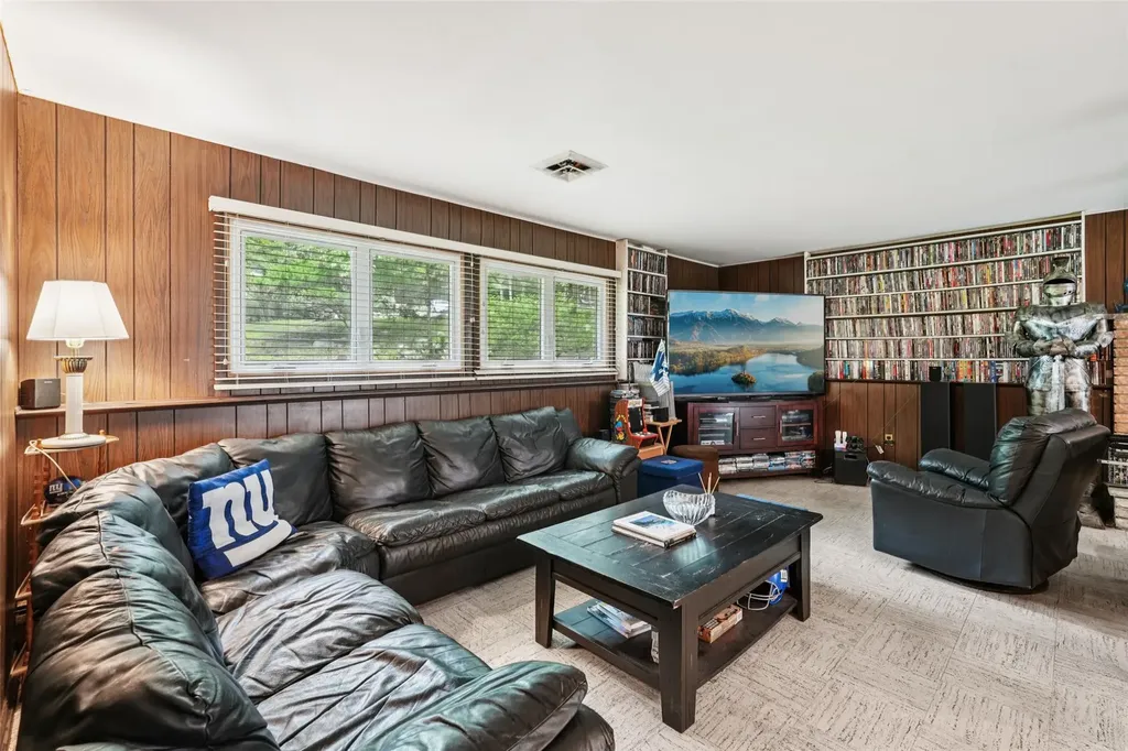 11 Lancaster Lane Monsey NY 10952