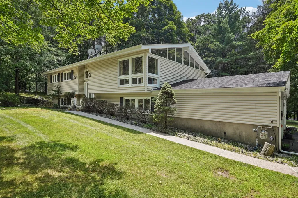 11 Lancaster Lane Monsey NY 10952