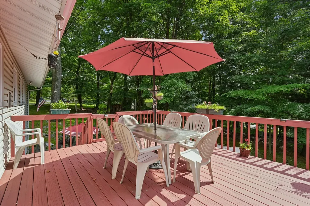 11 Lancaster Lane Monsey NY 10952