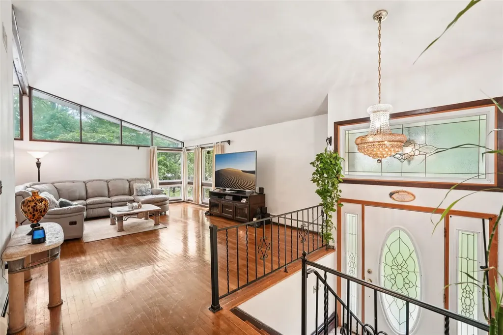 11 Lancaster Lane Monsey NY 10952
