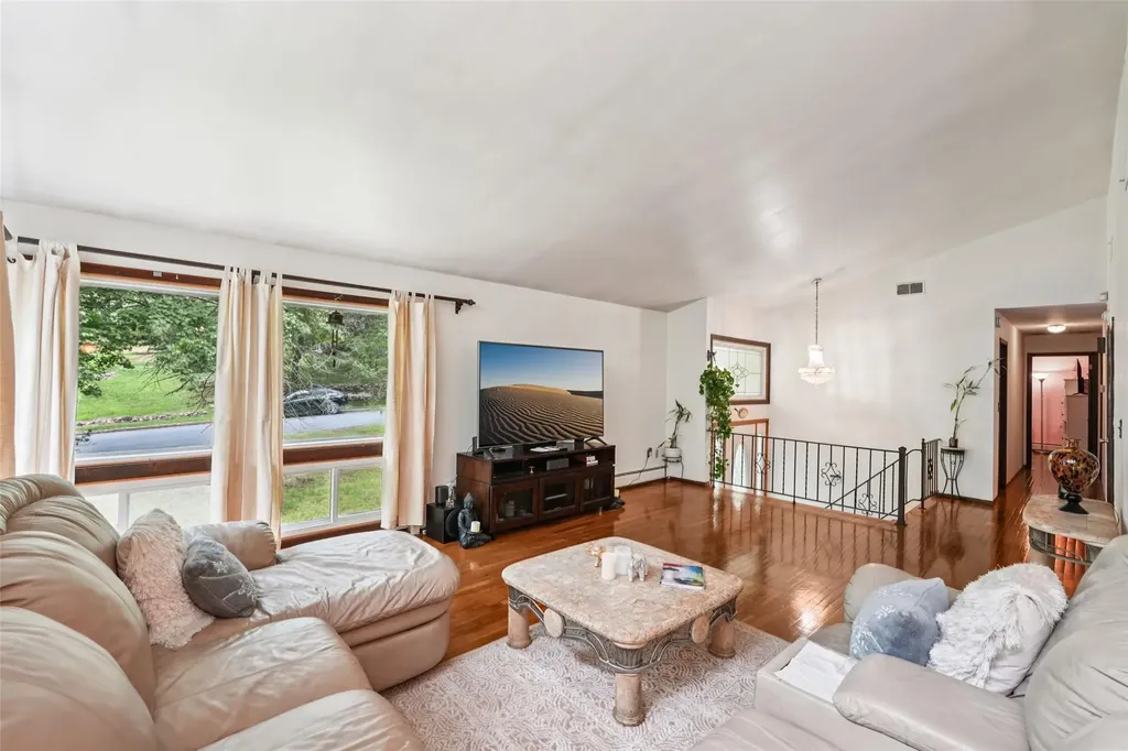 11 Lancaster Lane Monsey NY 10952