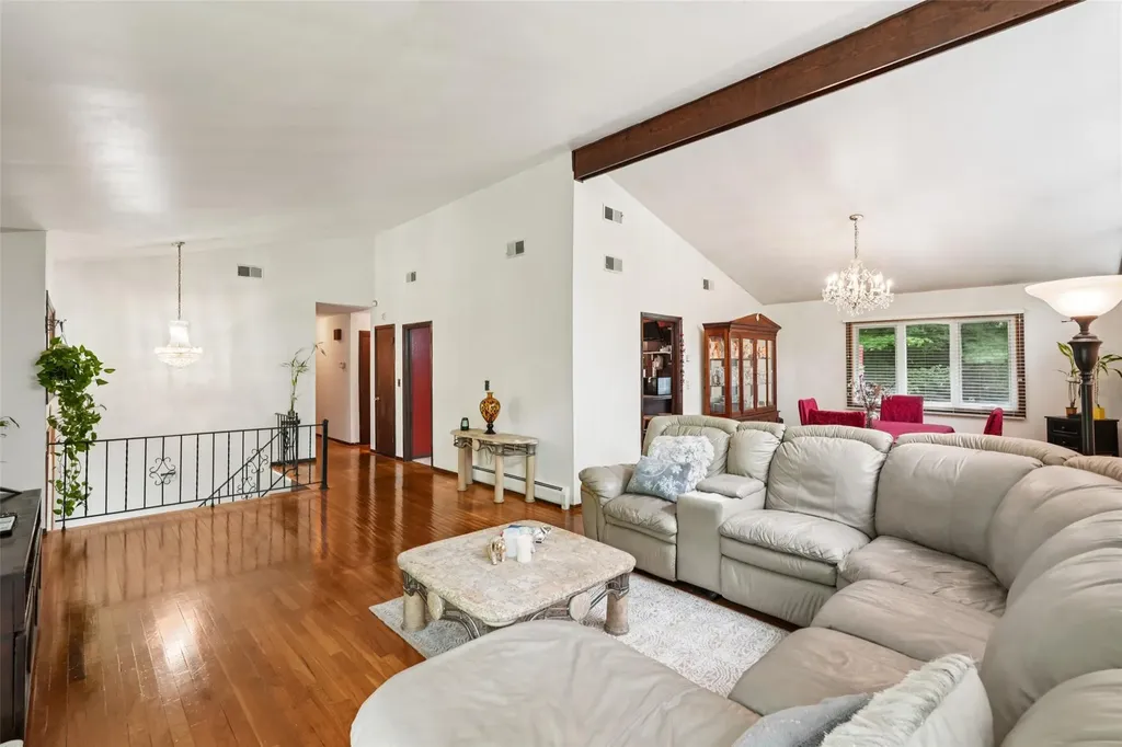 11 Lancaster Lane Monsey NY 10952