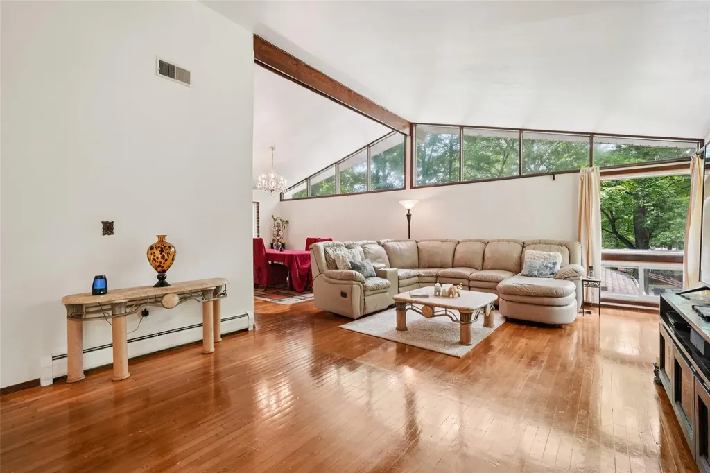 11 Lancaster Lane Monsey NY 10952