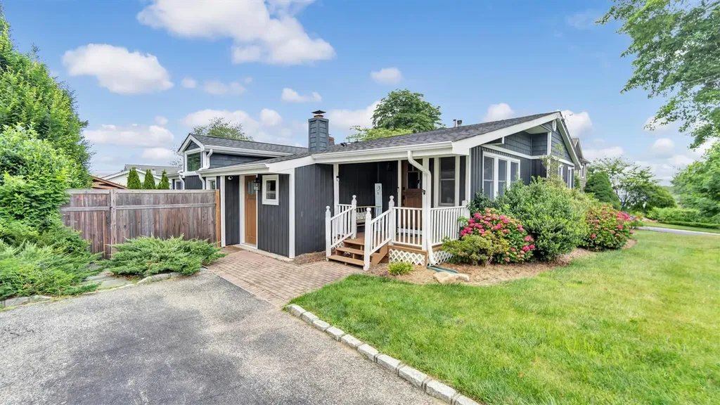 22 Coles Place Northport NY 11768