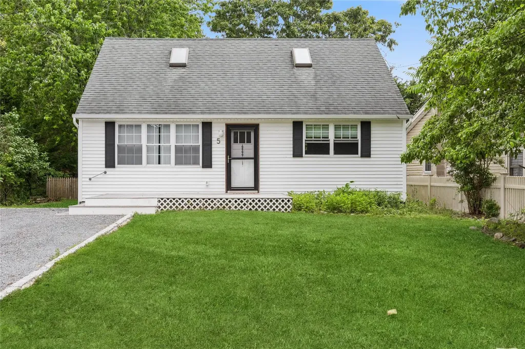 5 Coolidge Road Hampton Bays NY 11946