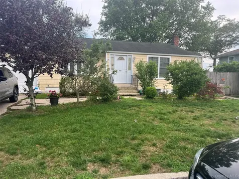 152 New Jersey Avenue Bay Shore NY 11706