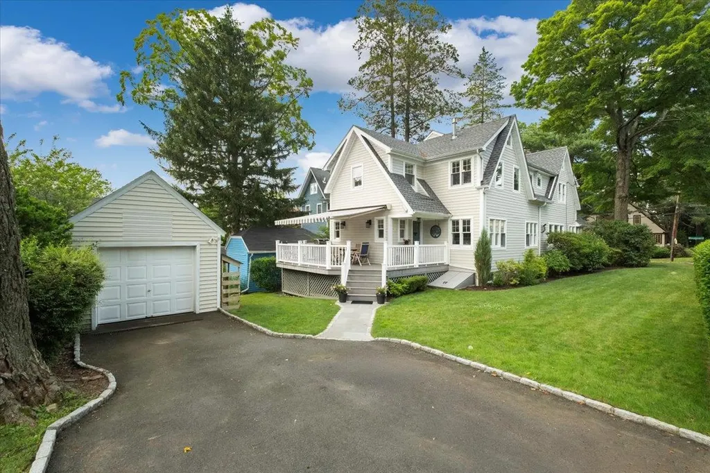 216 Boulevard Scarsdale NY 10583