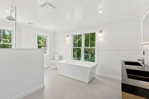 16 Lovers Lane Aquebogue NY 11931