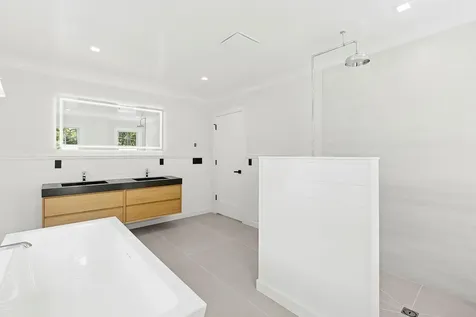 16 Lovers Lane Aquebogue NY 11931