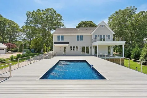 16 Lovers Lane Aquebogue NY 11931