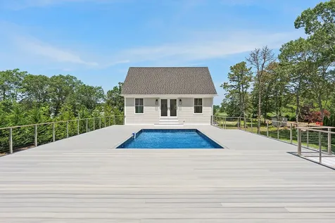 16 Lovers Lane Aquebogue NY 11931