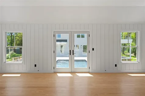 16 Lovers Lane Aquebogue NY 11931