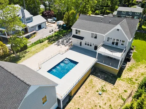 16 Lovers Lane Aquebogue NY 11931