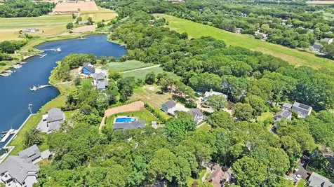 16 Lovers Lane Aquebogue NY 11931