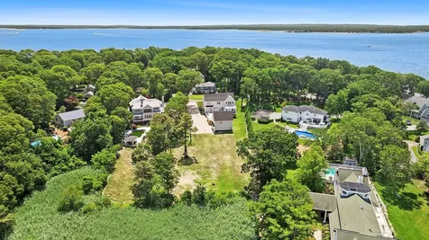 16 Lovers Lane Aquebogue NY 11931