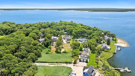 16 Lovers Lane Aquebogue NY 11931