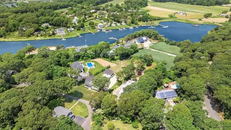16 Lovers Lane Aquebogue NY 11931