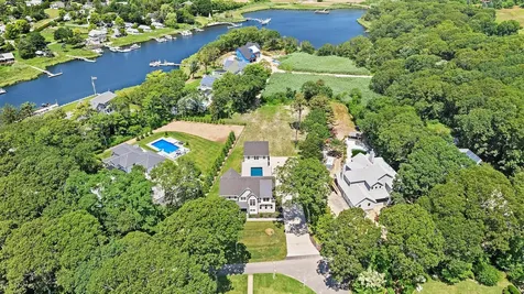 16 Lovers Lane Aquebogue NY 11931