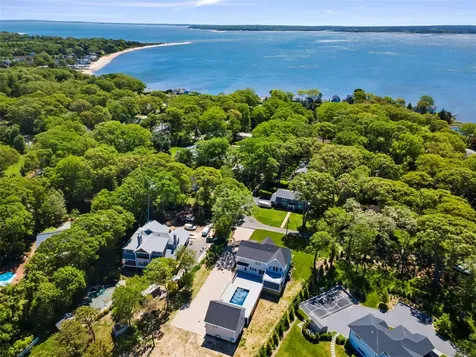 16 Lovers Lane Aquebogue NY 11931