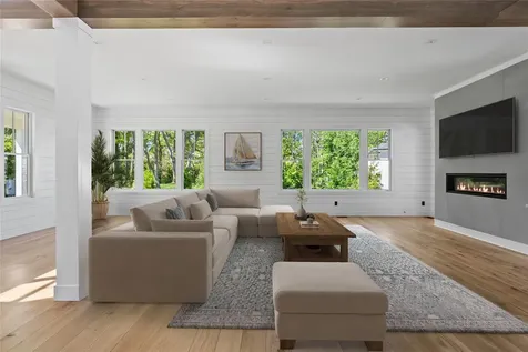 16 Lovers Lane Aquebogue NY 11931