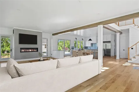 16 Lovers Lane Aquebogue NY 11931