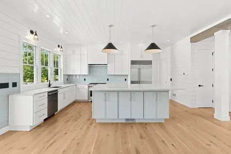 16 Lovers Lane Aquebogue NY 11931