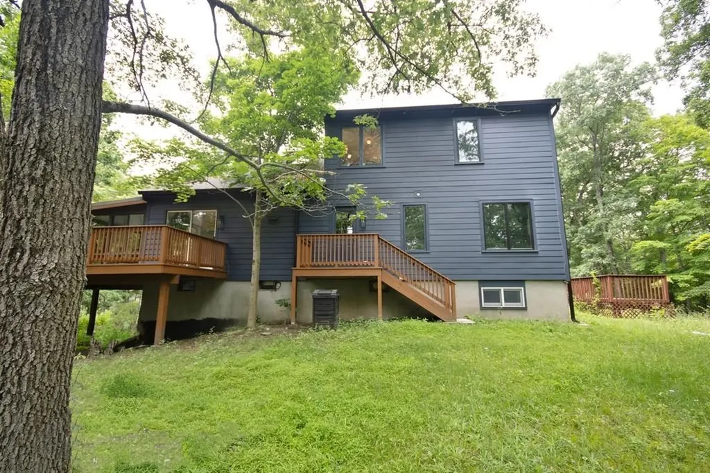 107 Lane Gate Road Cold Spring NY 10516