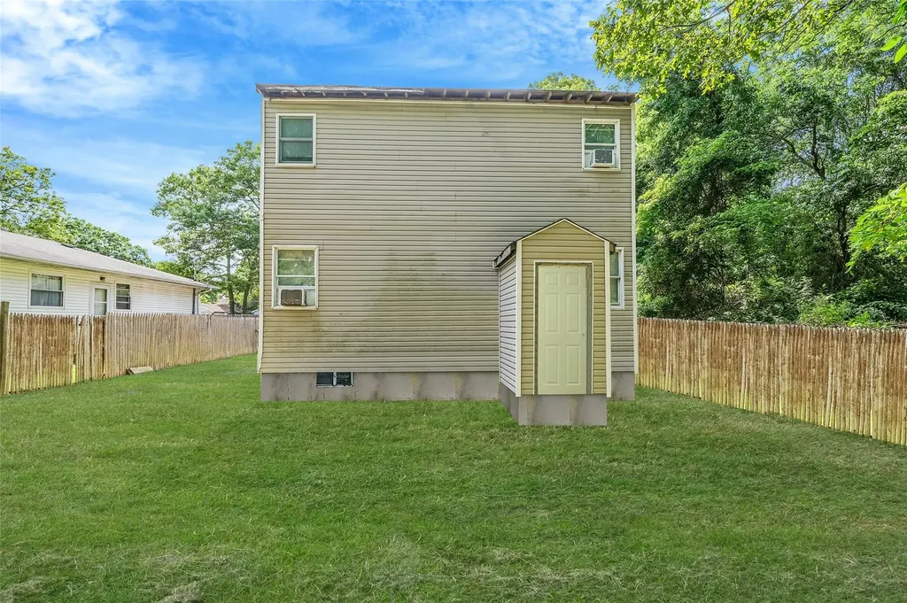 5 Broadway Shirley NY 11967
