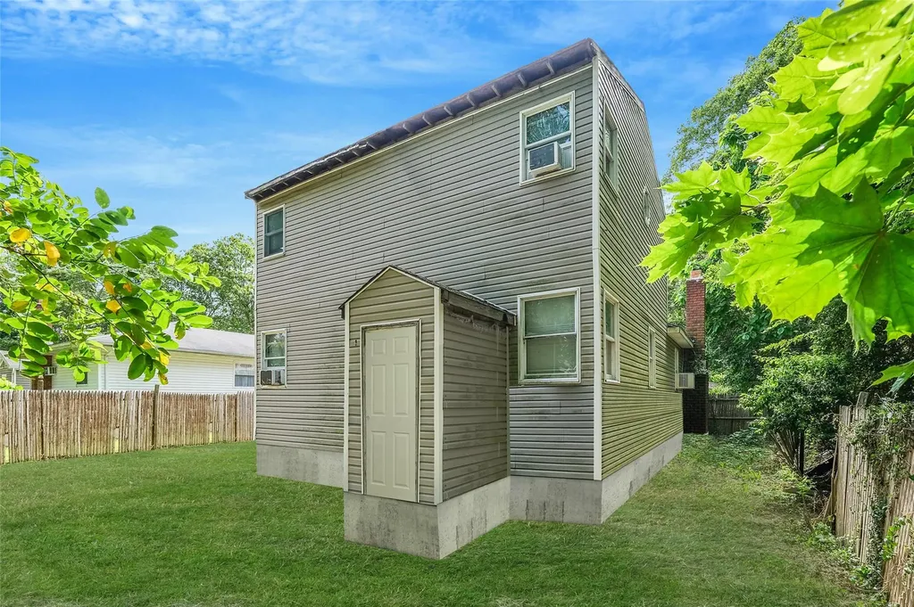 5 Broadway Shirley NY 11967