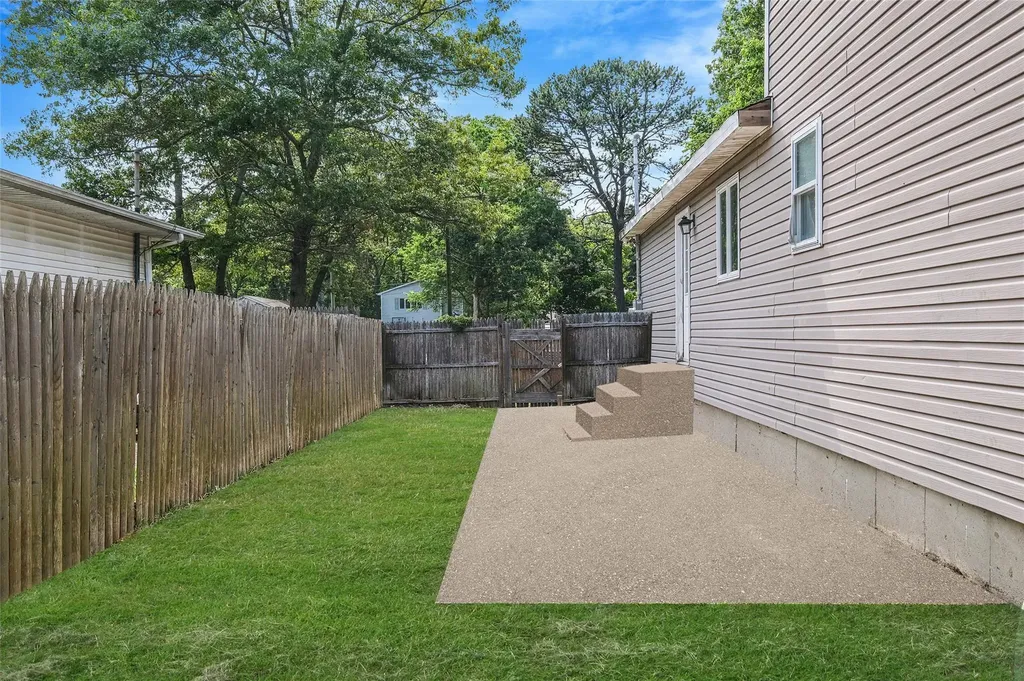 5 Broadway Shirley NY 11967