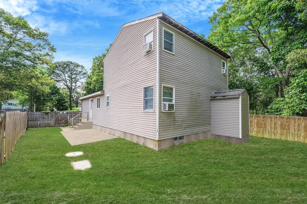 5 Broadway Shirley NY 11967