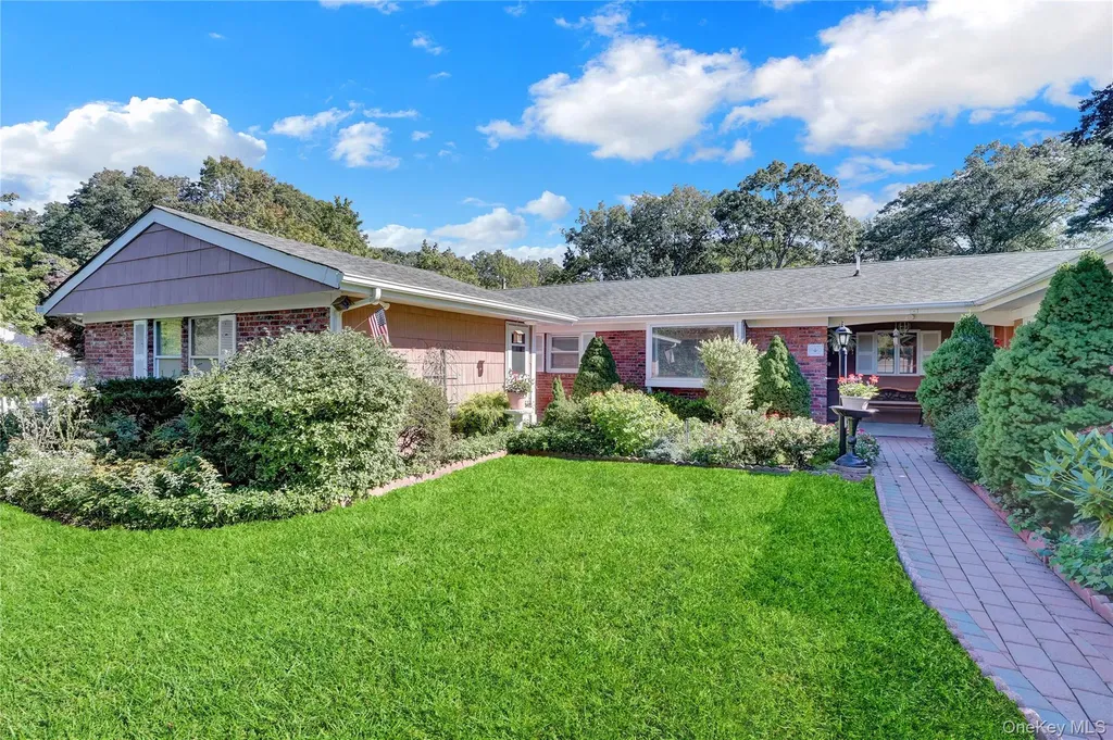 39 Pembrook Drive Stony Brook NY 11790