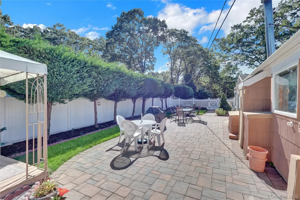 39 Pembrook Drive Stony Brook NY 11790
