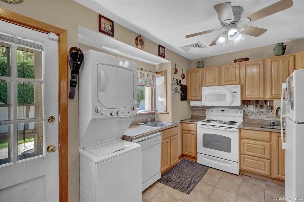 39 Pembrook Drive Stony Brook NY 11790