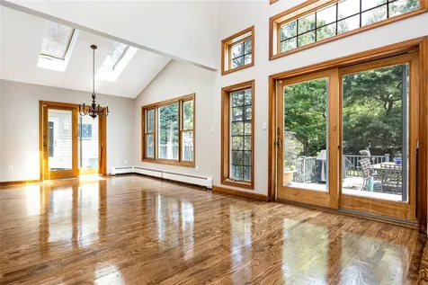 45 Mc Cue Lane Babylon NY 11702