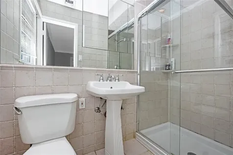 45 Mc Cue Lane Babylon NY 11702