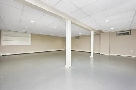 45 Mc Cue Lane Babylon NY 11702