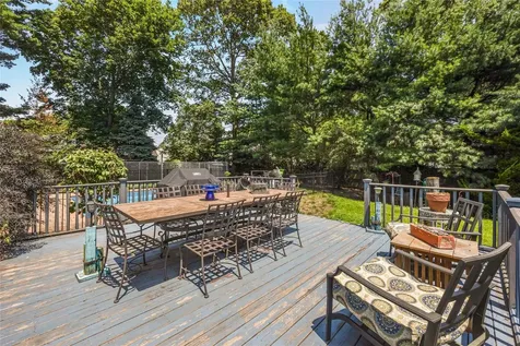 45 Mc Cue Lane Babylon NY 11702