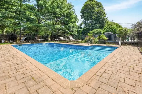 45 Mc Cue Lane Babylon NY 11702