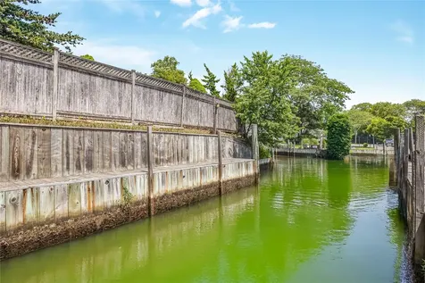 45 Mc Cue Lane Babylon NY 11702