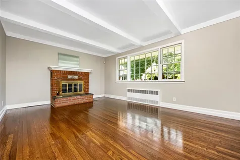 45 Mc Cue Lane Babylon NY 11702