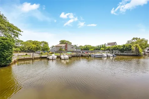 45 Mc Cue Lane Babylon NY 11702